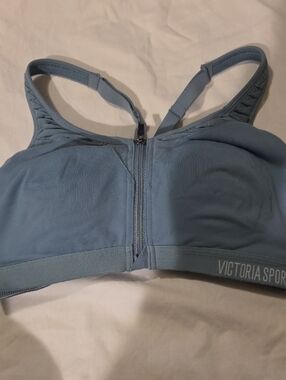 Front-Zip Sports Bra 34B Victoria Sport